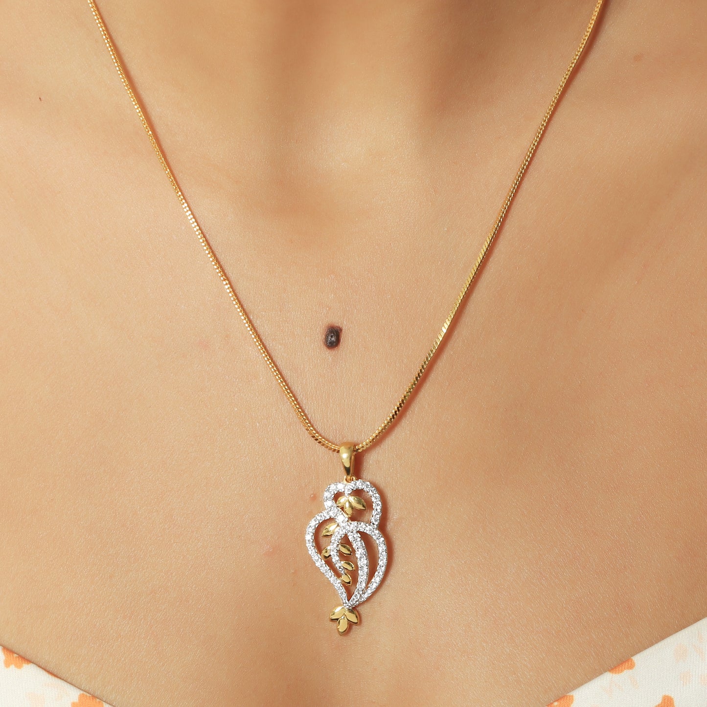 Leaf Motif Diamond Pendant Set
