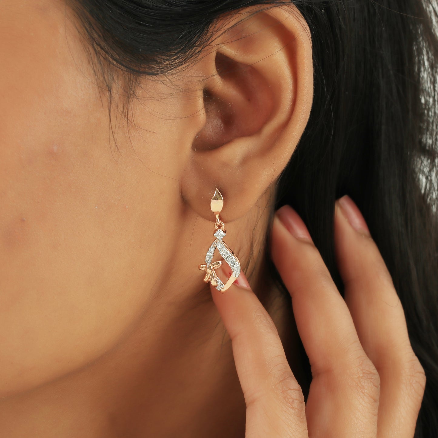 Graceful Rose Gold Diamond Pendant