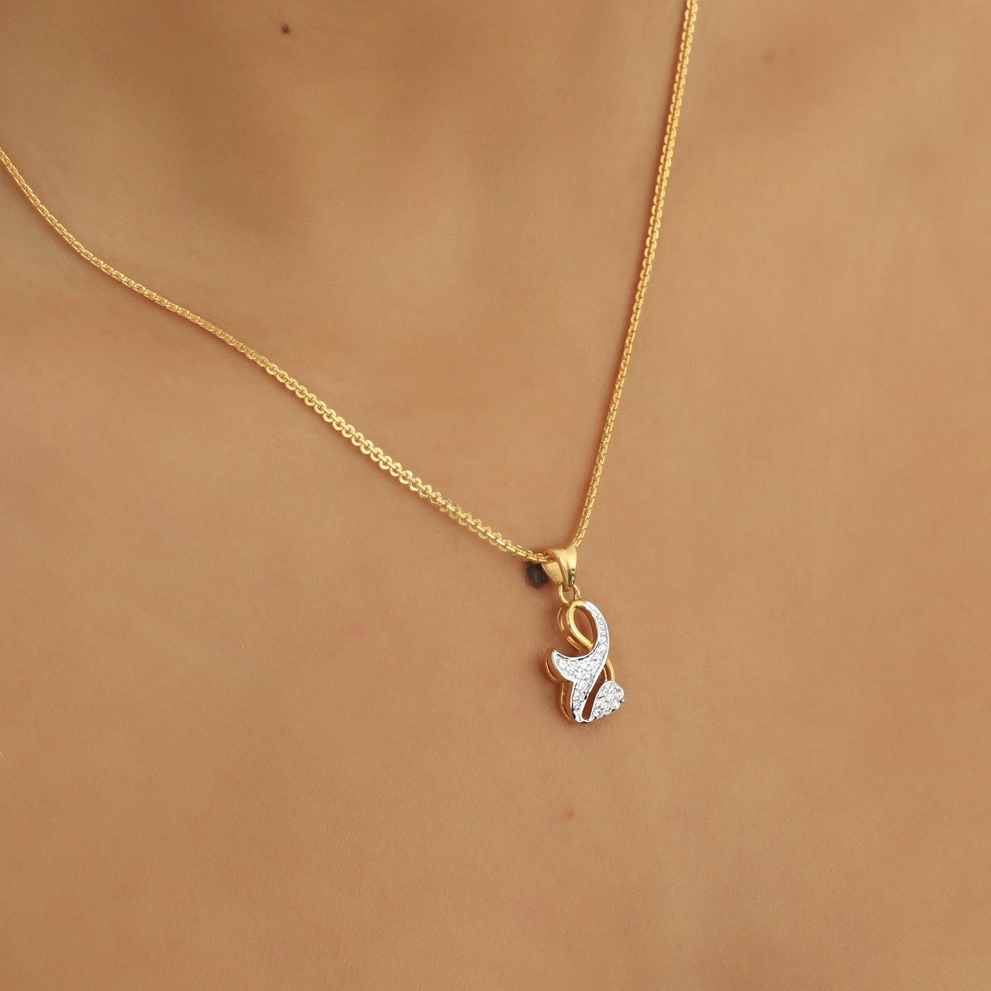 Curvy Leaf Design Diamond Pendant Set