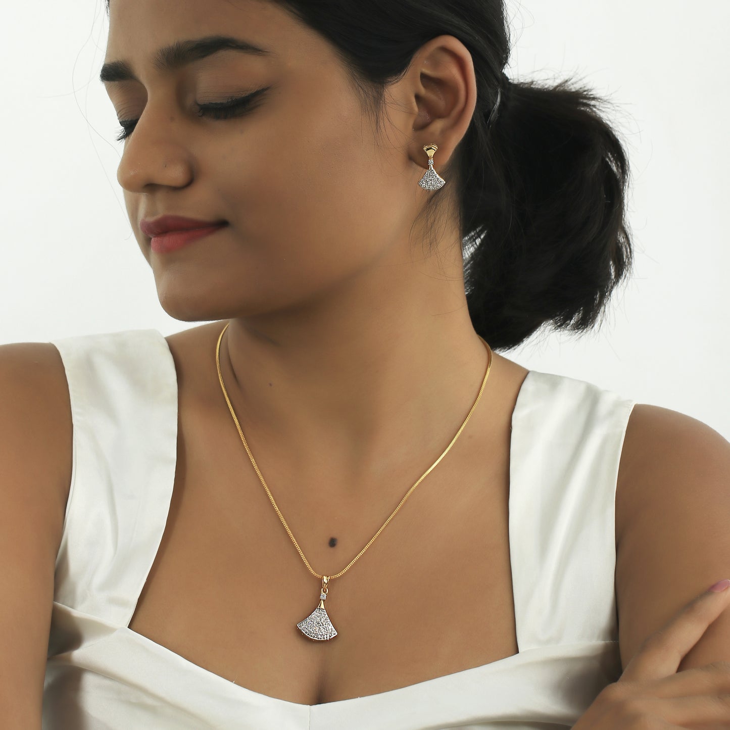Fan Shape Diamond Pendant Set
