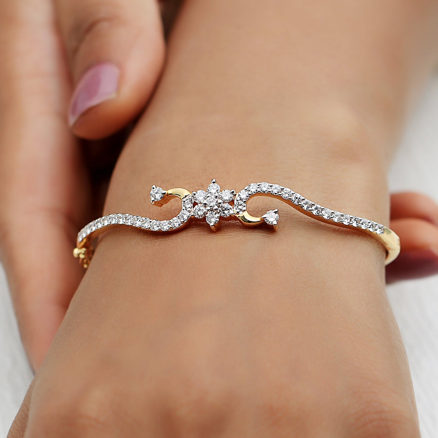 1.59ct Natural Diamond Bangle | 18K Gold | IGI Certified