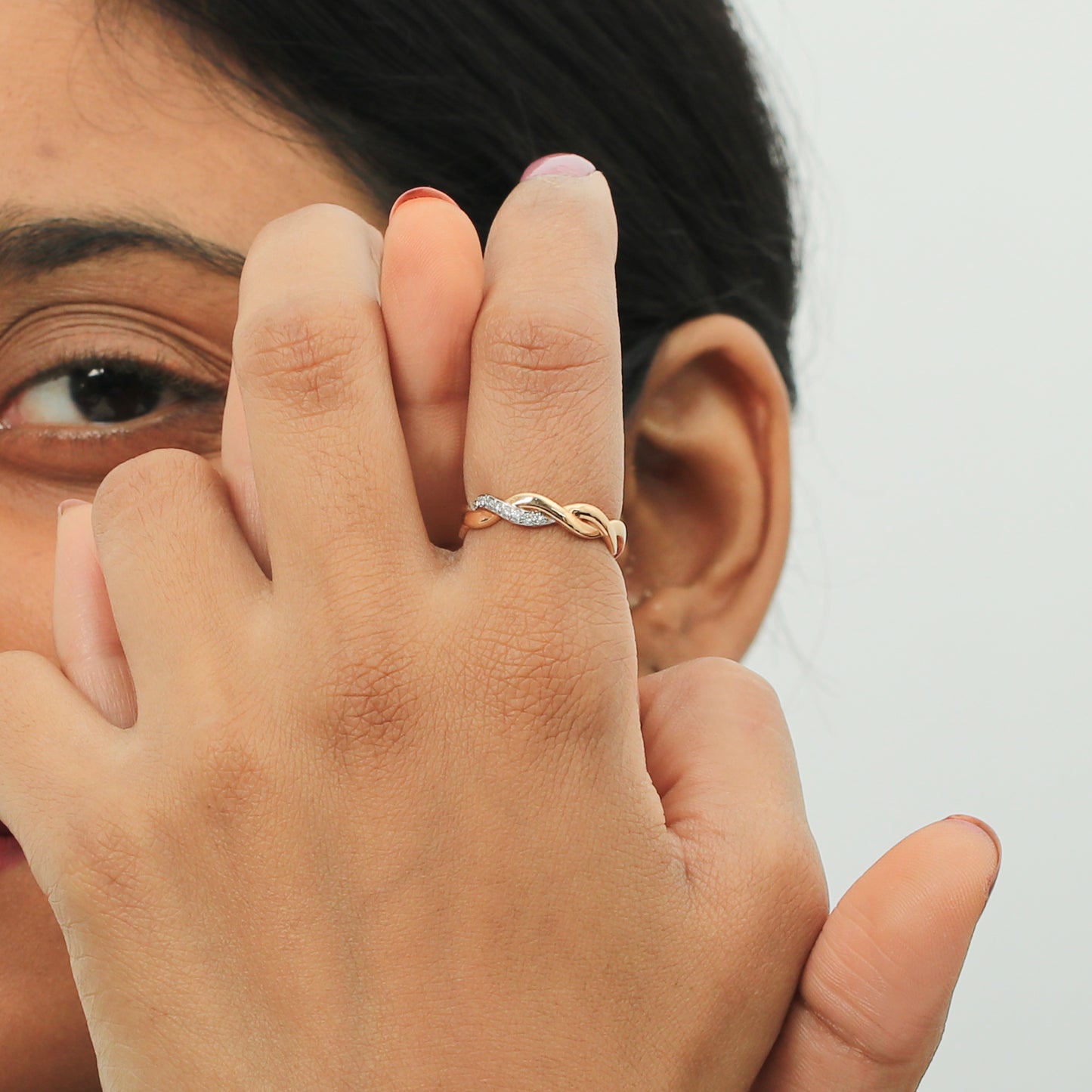 Elegant Twisted Eternity Band