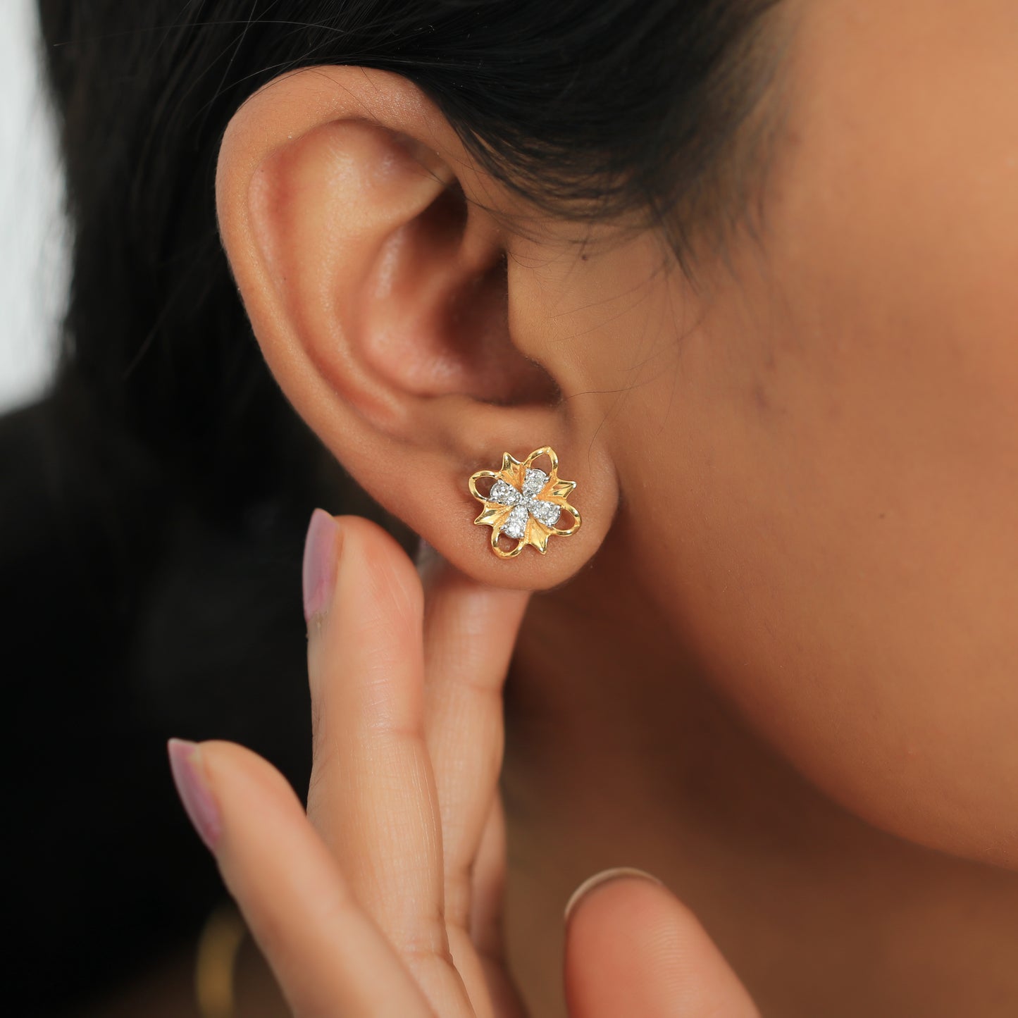 Golden Radiance Diamond Pendant Set