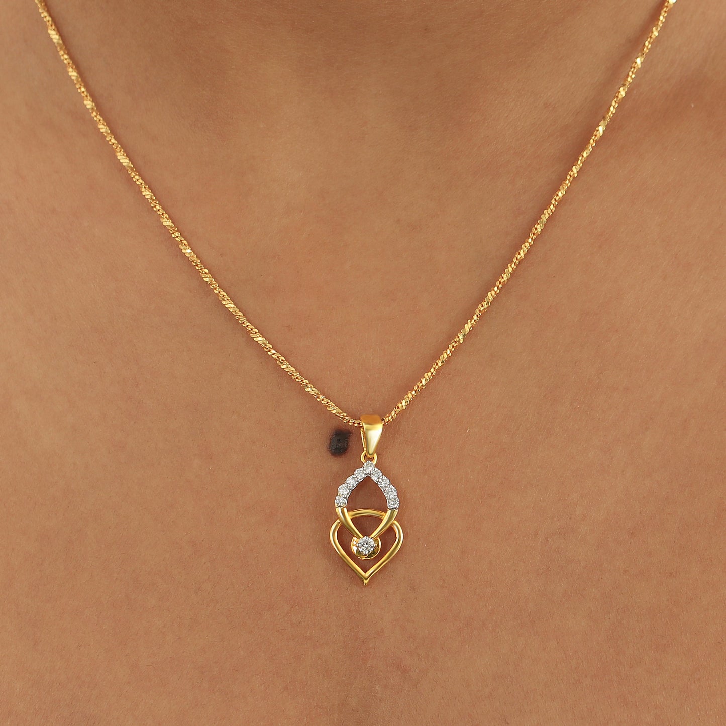 0.26 Ct IGI Certified Natural Diamond Necklace Pendant in 18K Gold for Women
