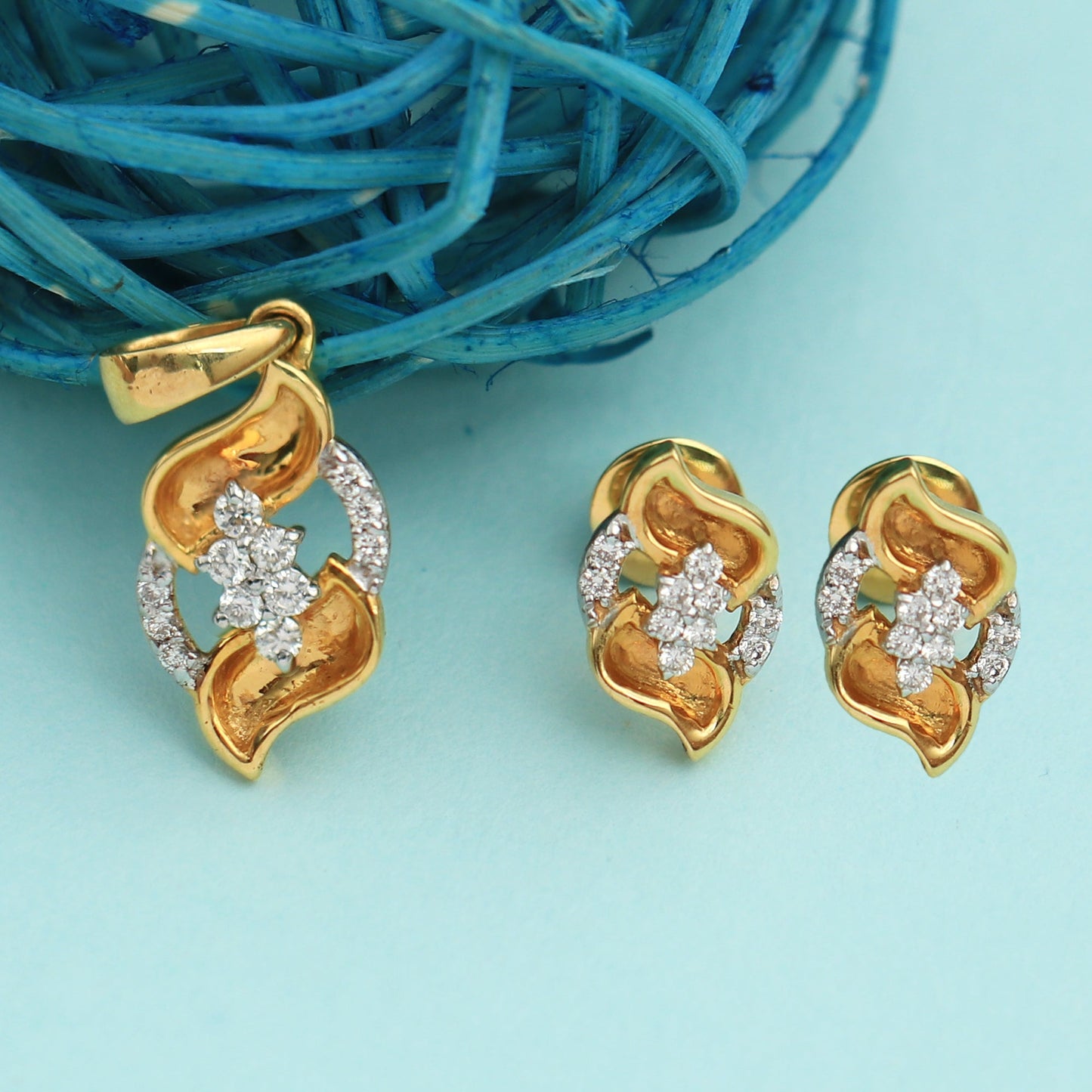0.38 Ct Natural Diamond Pendant And Earrings Set 18KT Yellow Gold IGI Certified