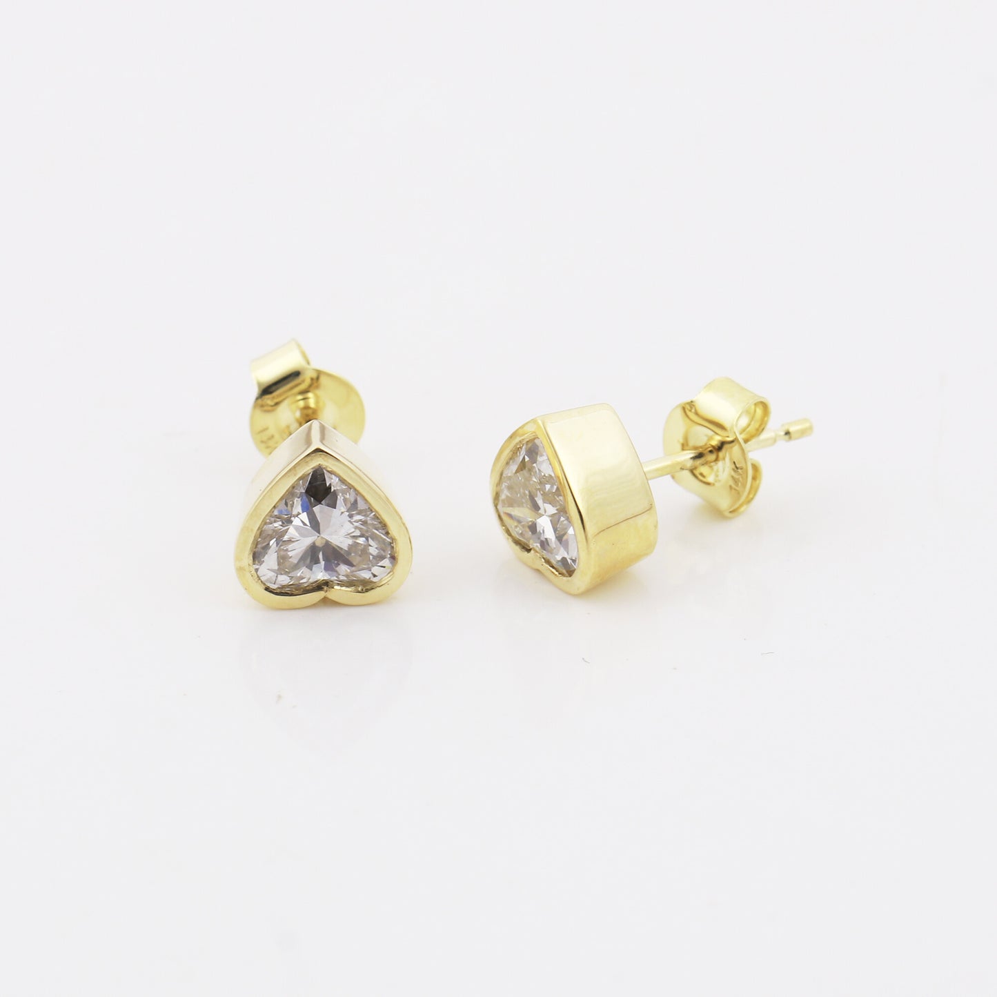 18K Lab-Grown Diamond Heart Stud Earrings