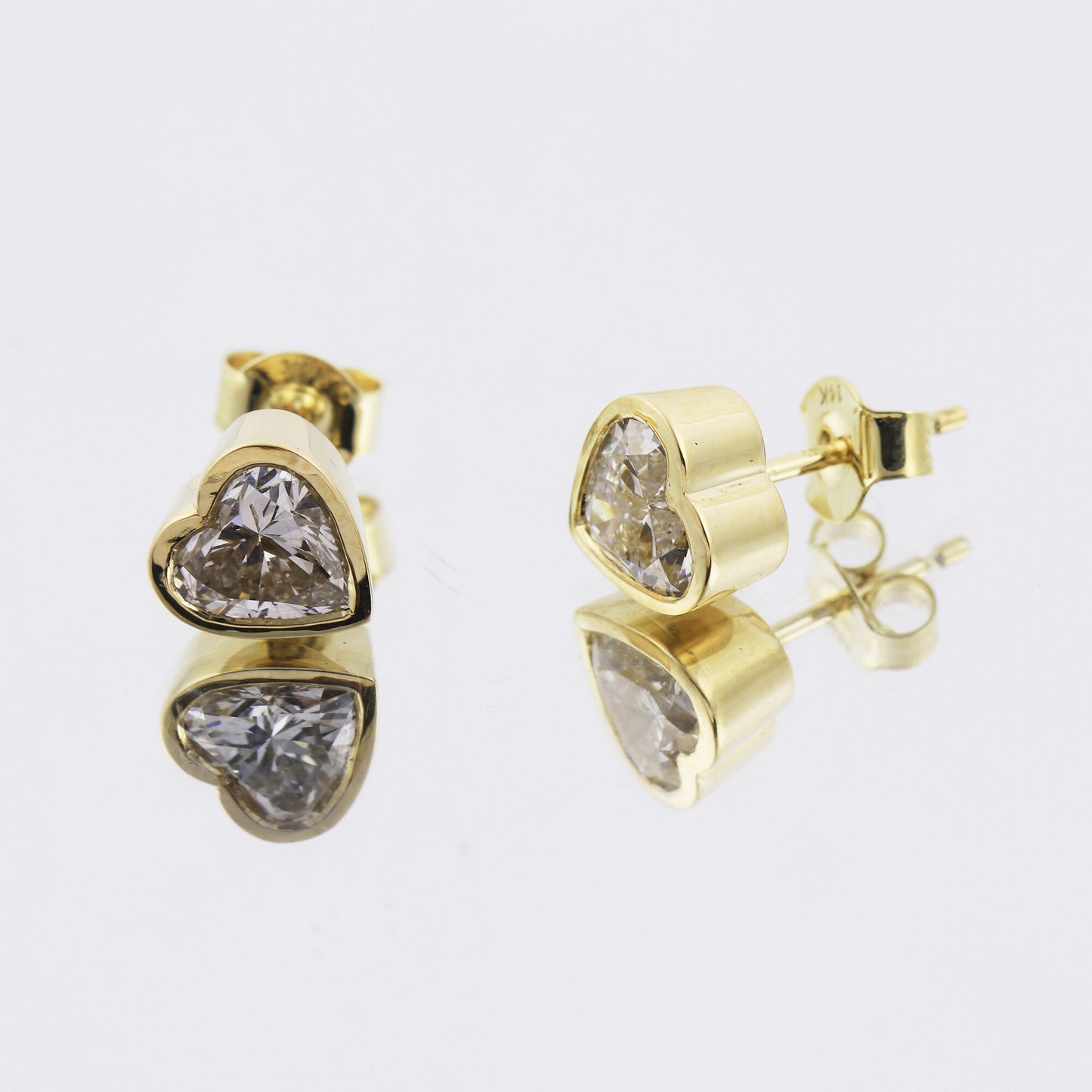 18K Lab-Grown Diamond Heart Stud Earrings