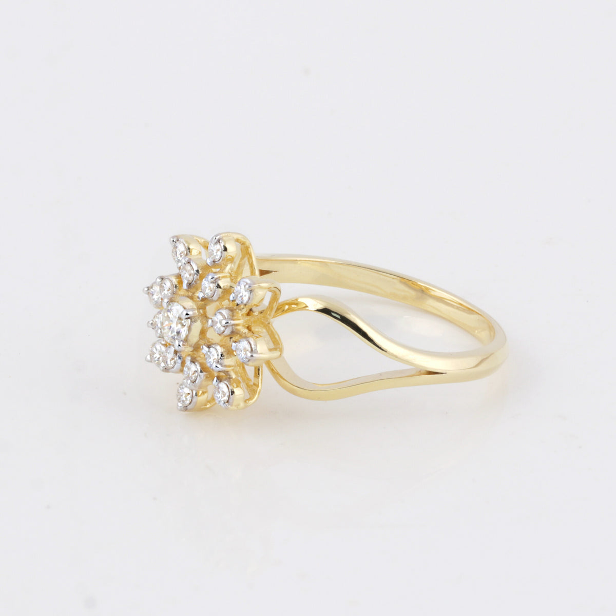 18K Lab Grown Diamond Oval Petite Halo Ring | IGI Certified