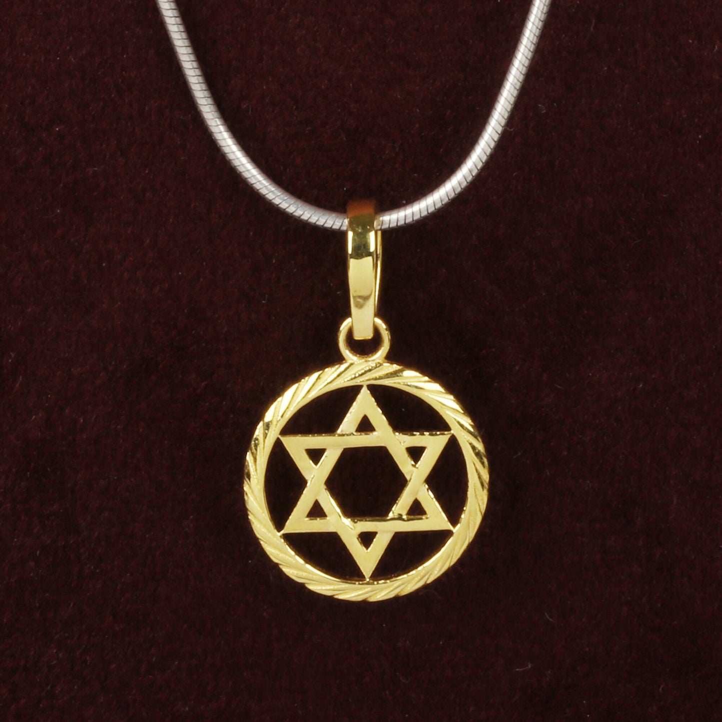 18K Gold Fancy-Cut Diamond Detail Pendant Necklace