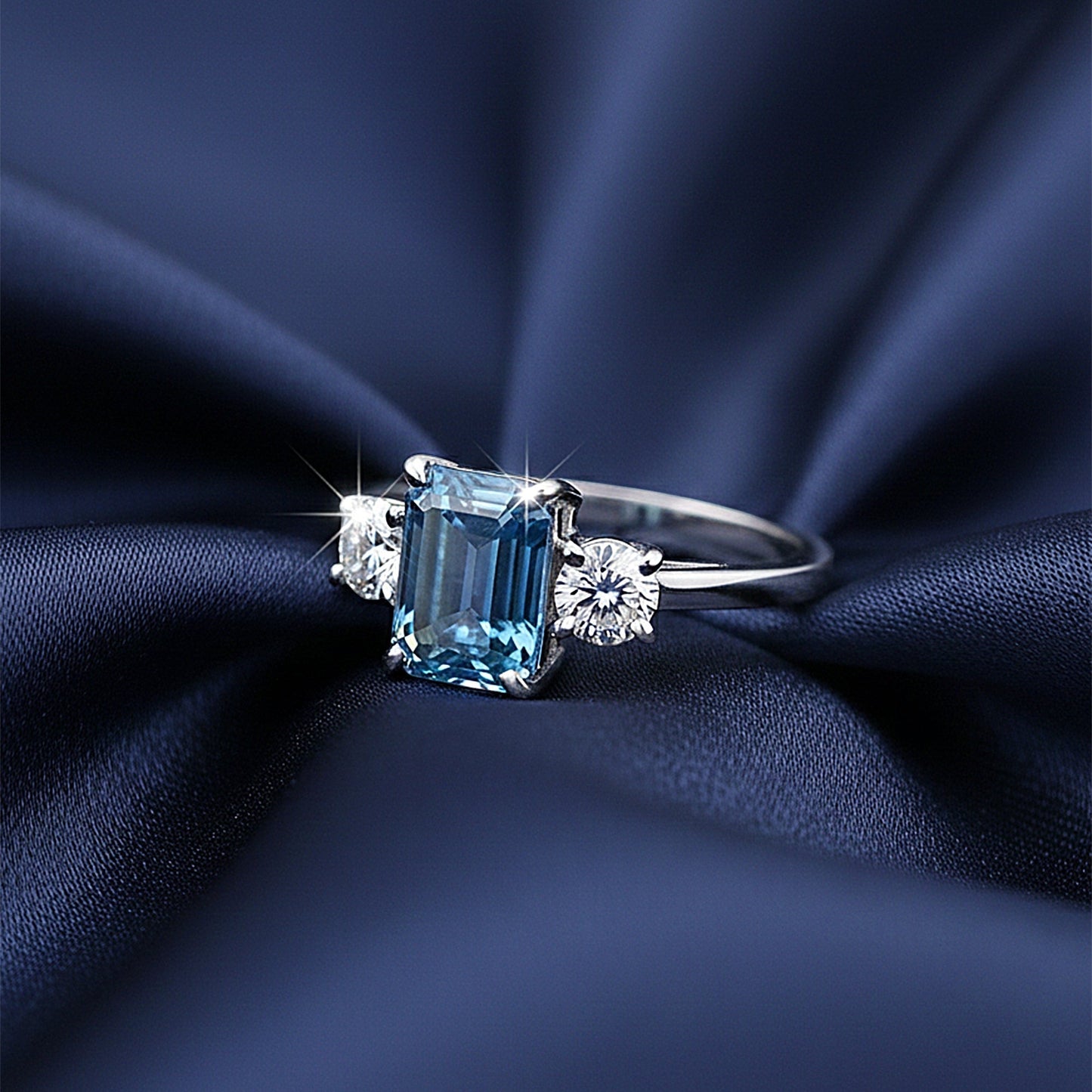 Inner band of 925 sterling silver with 18k gold vermeil exterior, blue cushion