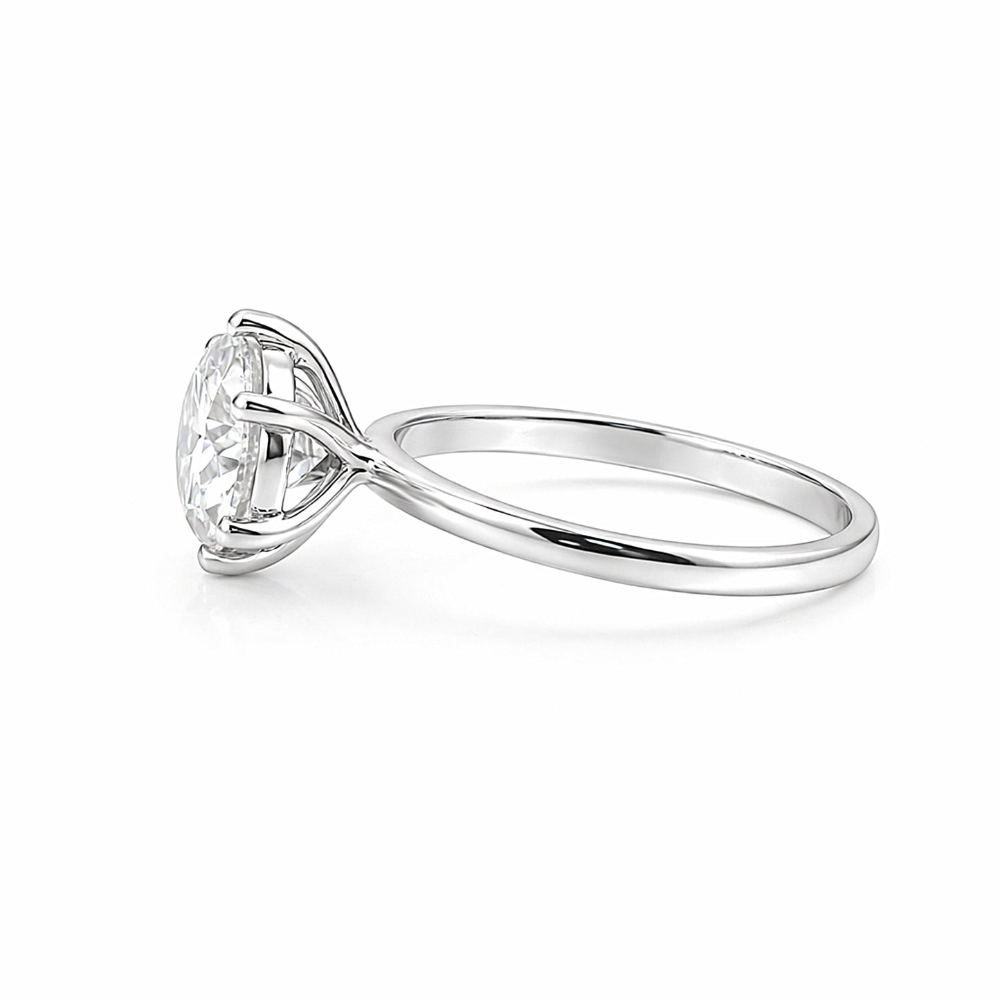 Close-up of 2.5 carat round brilliant lab diamond showing fire and brilliance