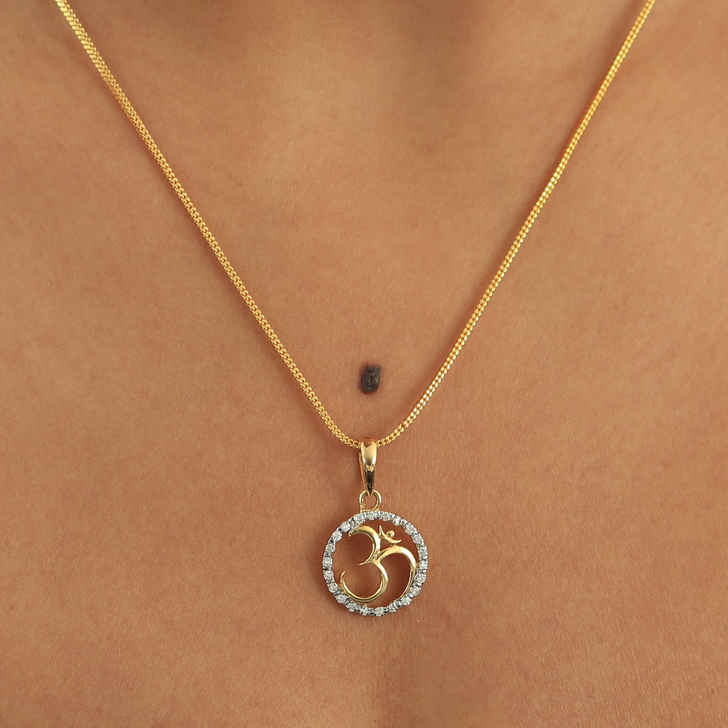 IGI Certified 0.24 Ct Natural Diamond Pendant 18k Gold Jewellery For Women