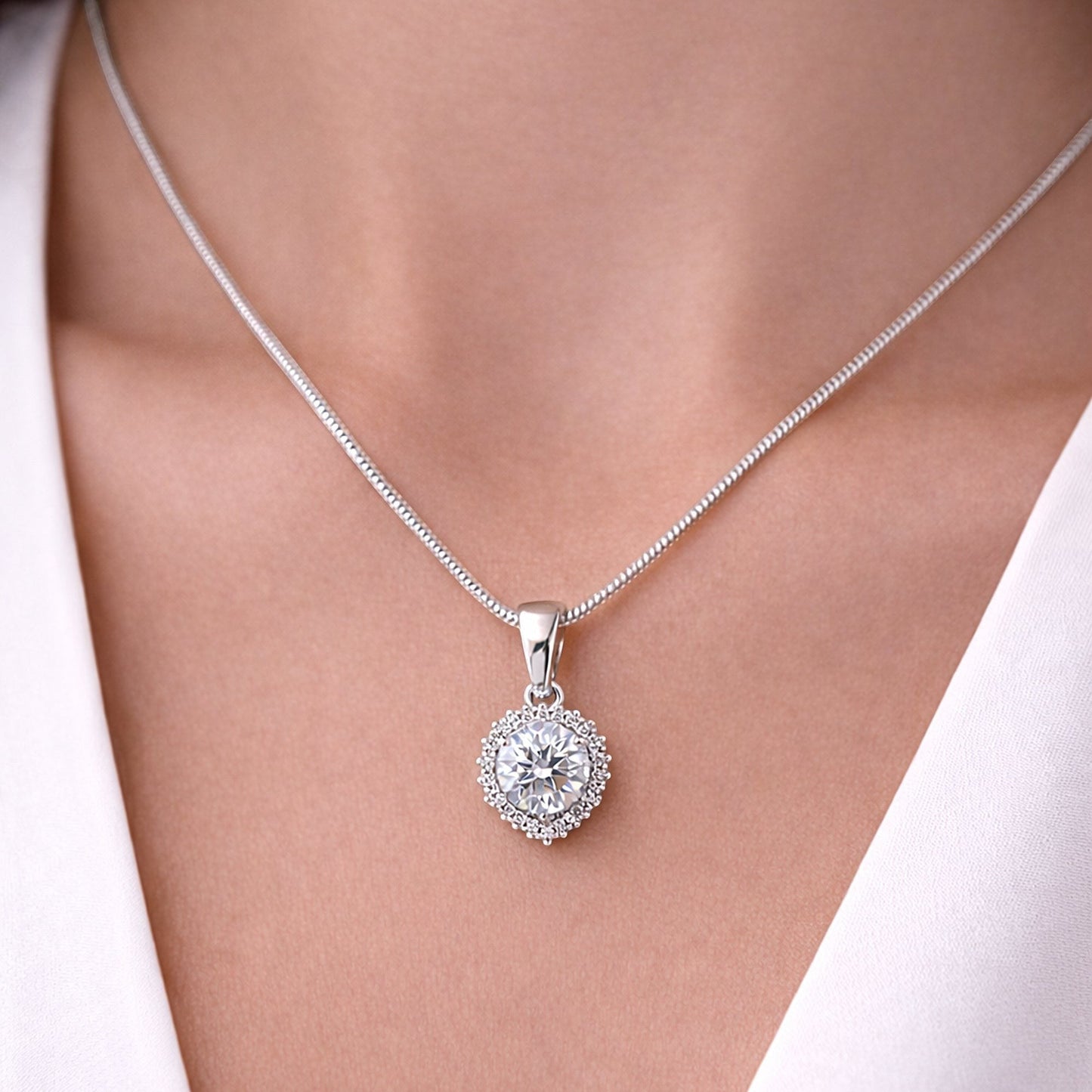 GEMHUB 3.50 Ct round cut lab grown diamond pendant in 18k gold vermeil with VS1 clarity.