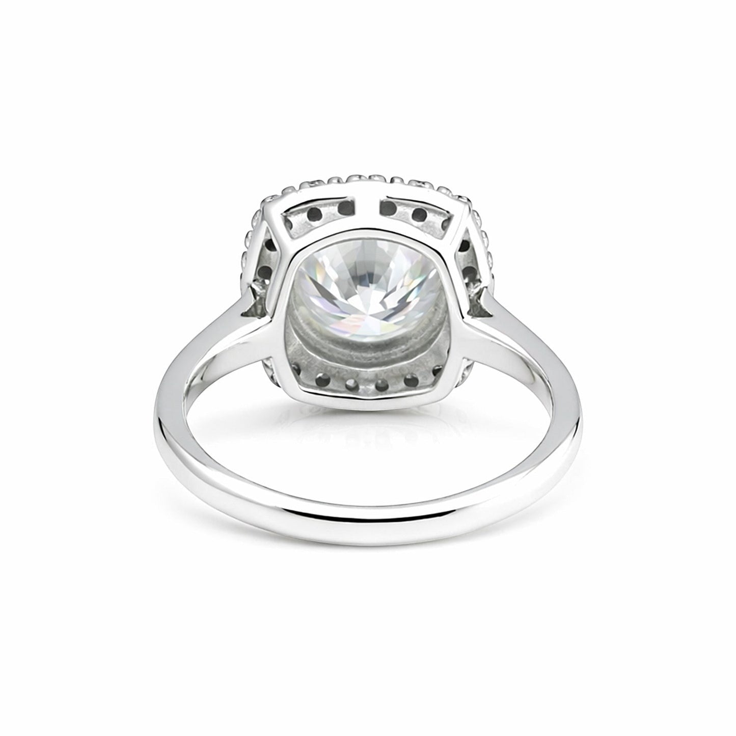 GEMHUB 4.00 Ct round cut lab grown diamond ring in 18k gold vermeil with VS1 clarity.