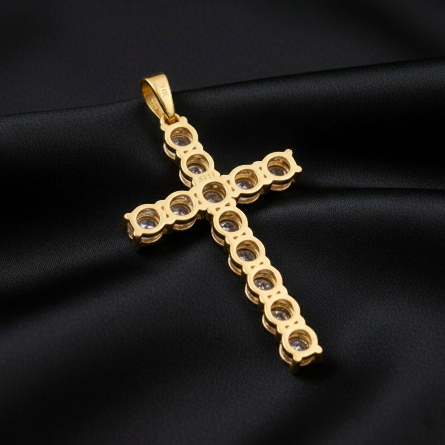 GEMHUB 1.20 Ct round cut blue lab-grown diamond cross pendant in 18k gold vermeil with VS1 clarity.