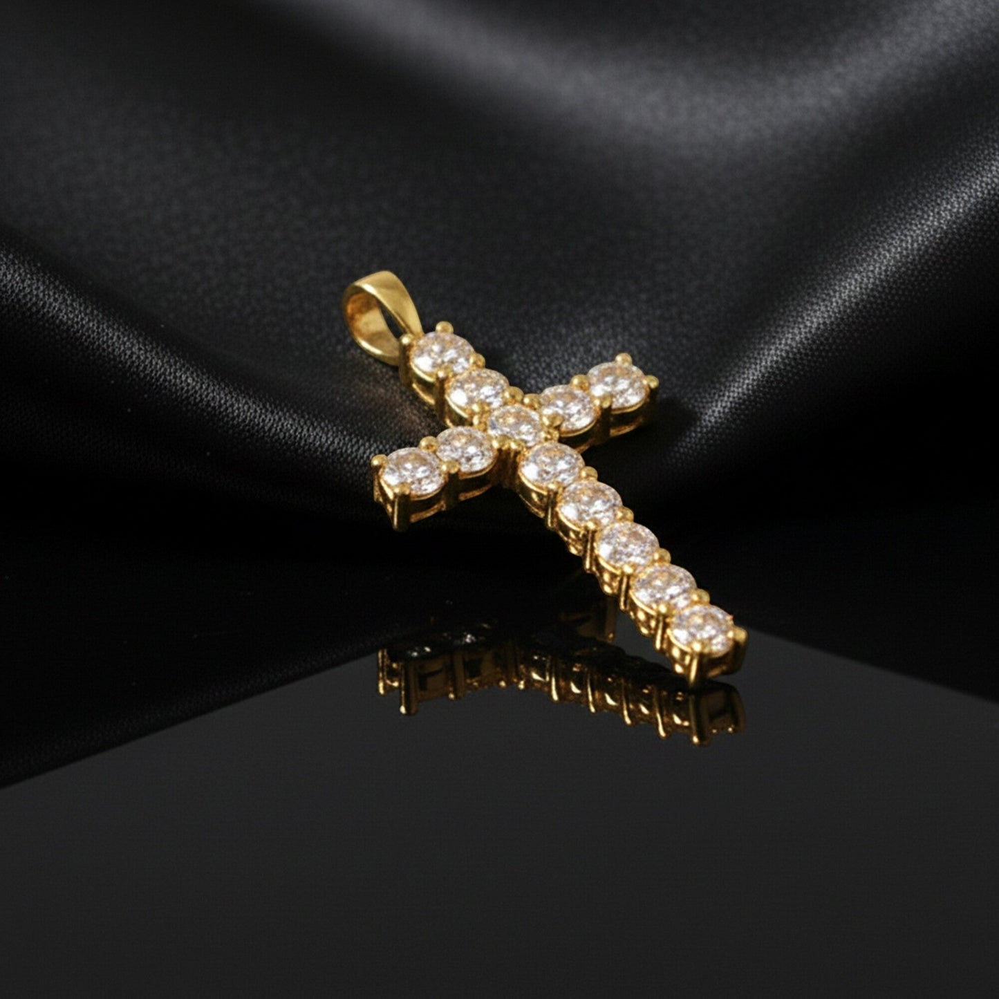 GEMHUB 3 Ct round cut lab grown diamond pendant in 18k yellow gold vermeil with VS1 clarity.
