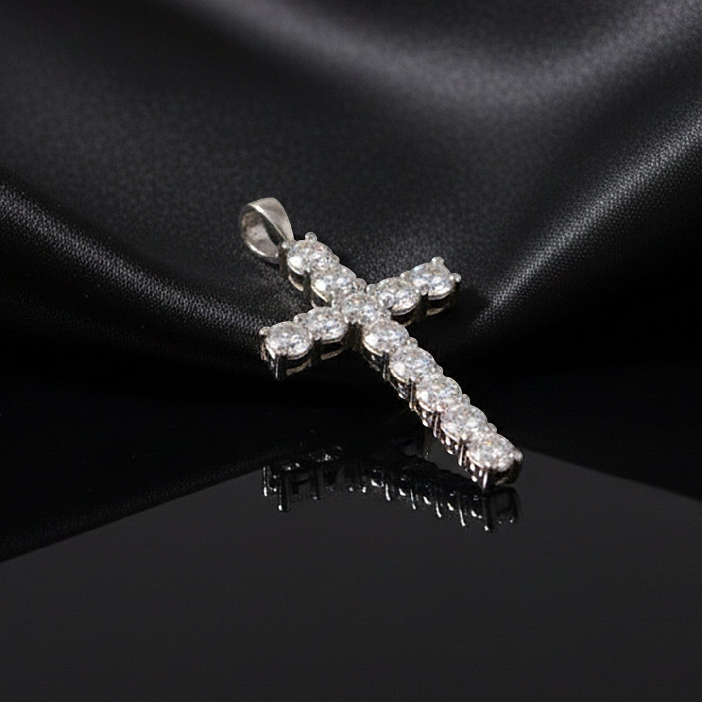 GEMHUB 3 Ct round cut lab-grown diamond cross pendant in 18k white gold vermeil with VS1 clarity.