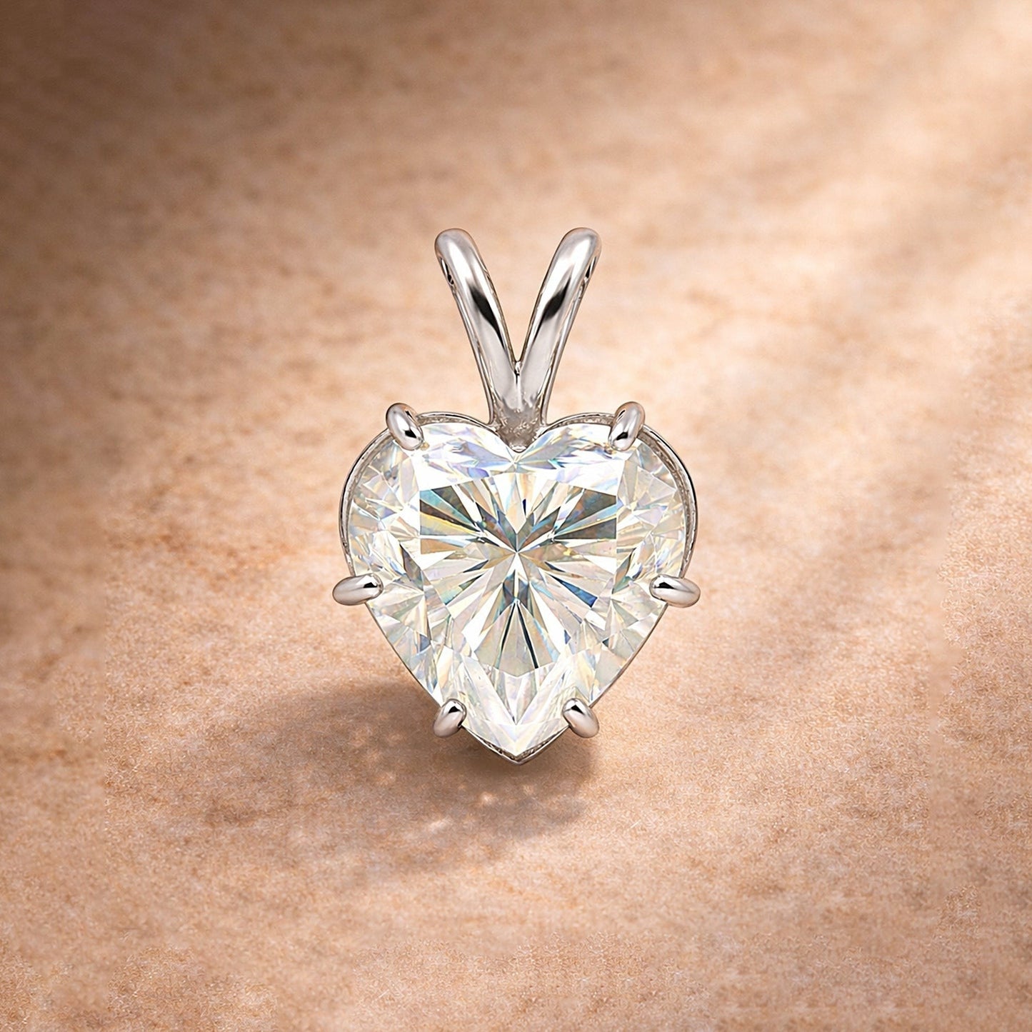 GEMHUB 3.41 Ct heart cut lab grown diamond pendant in 18k gold vermeil with VS1 clarity.