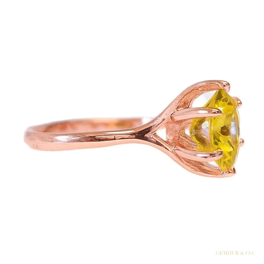 Champagne round-cut solitaire ring in 18K gold