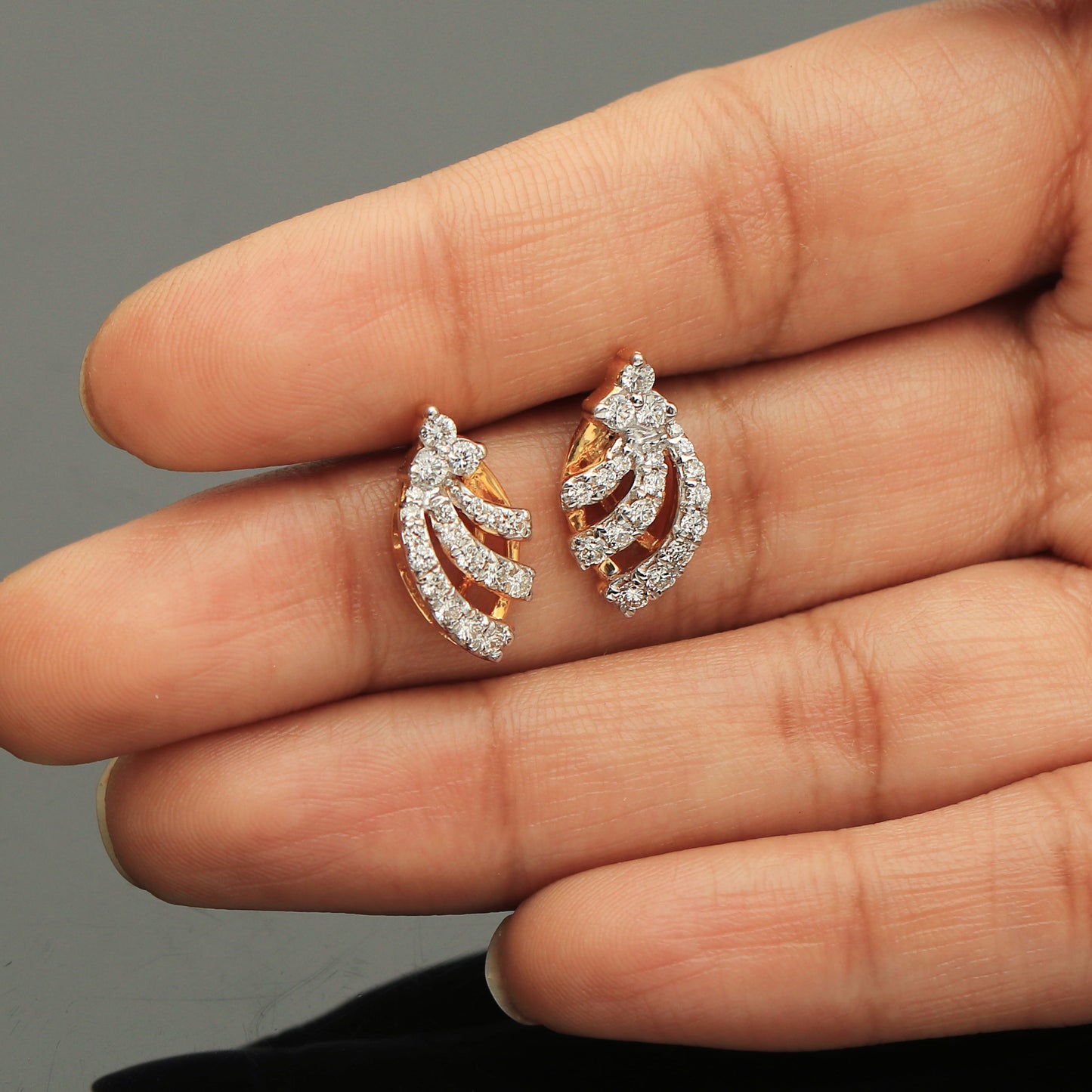 Natural 18K Yellow Gold Diamond Earrings - Certified jewelry for women