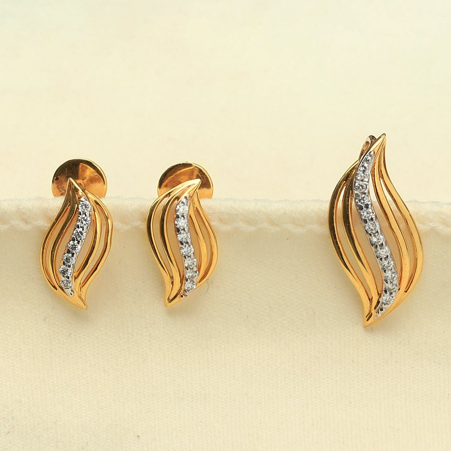 0.13 Ct. Natural Diamond  IGI Certified Pendant And Earrings in 18KT Yellow Gold