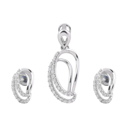 Graceful Teardrop Design Diamond Pendant
