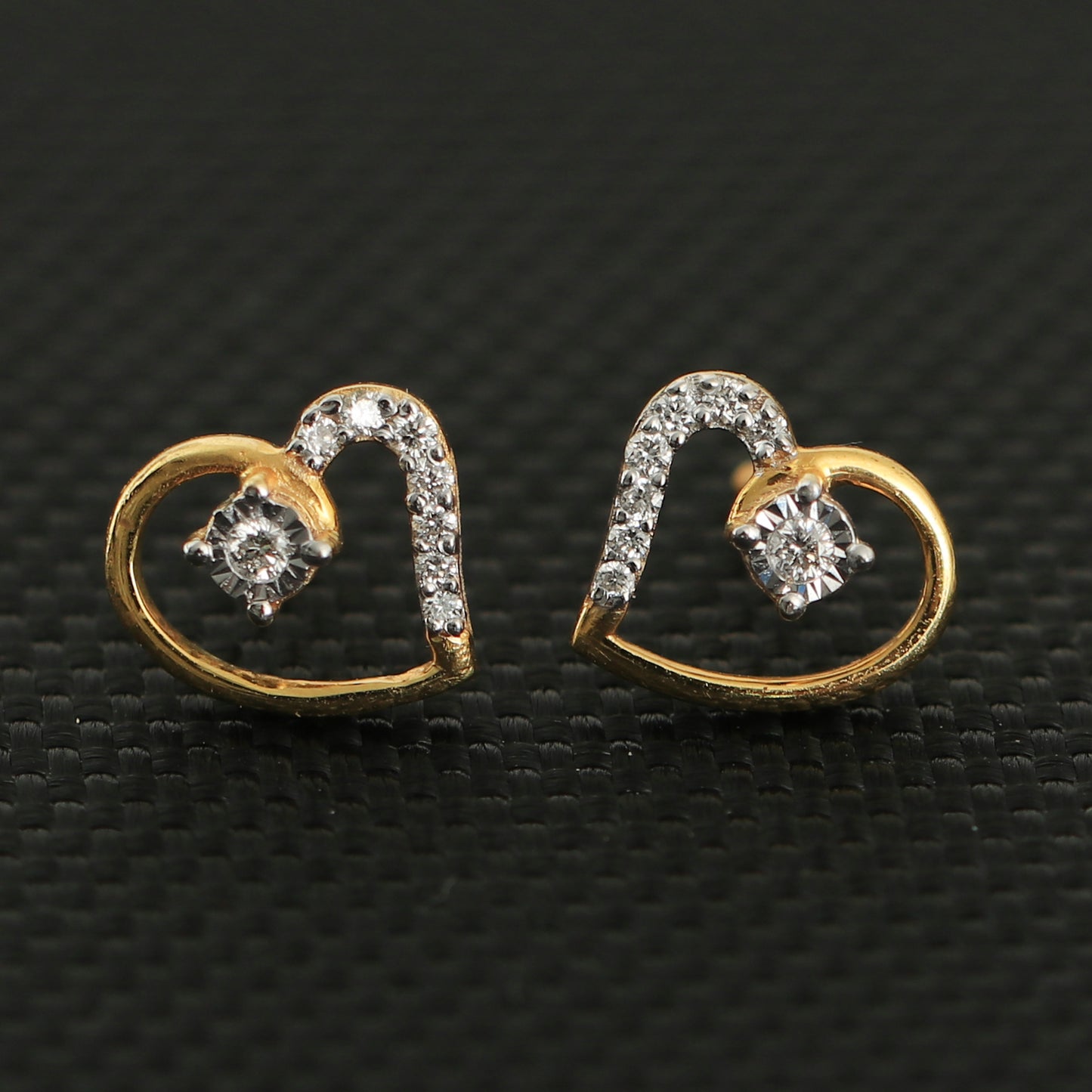 18K Yellow Gold Stud Earrings with Natural Diamond IGI Certified - 0.10 Ct.