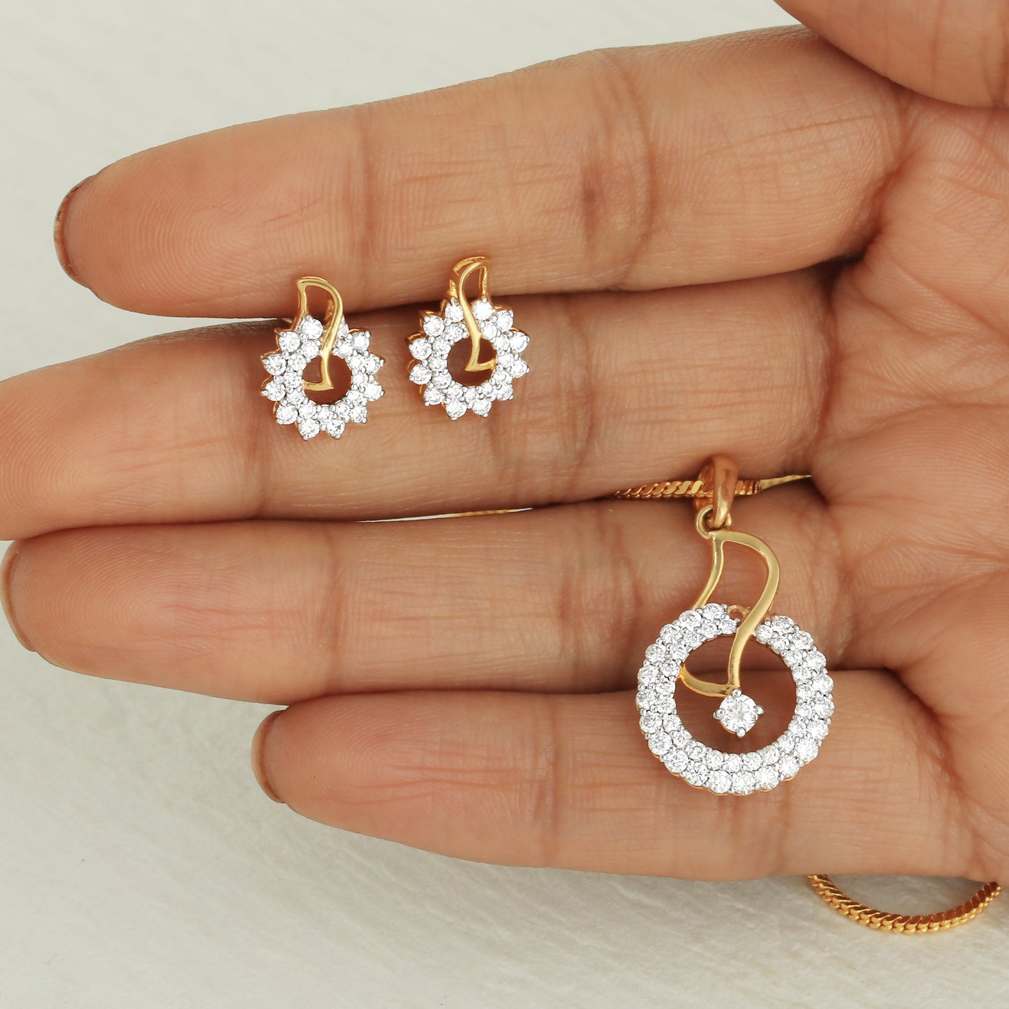 18k Gold Natural Diamond Pendant Set 1.50 ct Round Cut  IGI Certified Jewellery