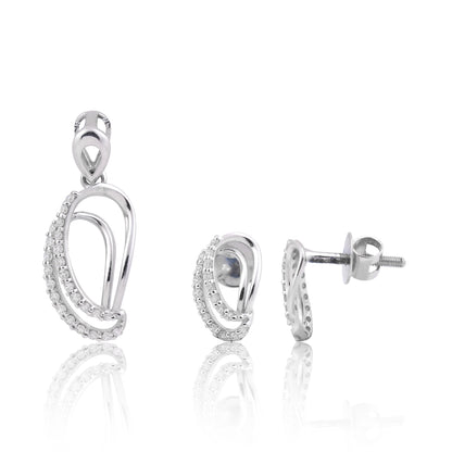 Graceful Teardrop Design Diamond Pendant