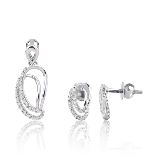 Graceful Teardrop Design Diamond Pendant
