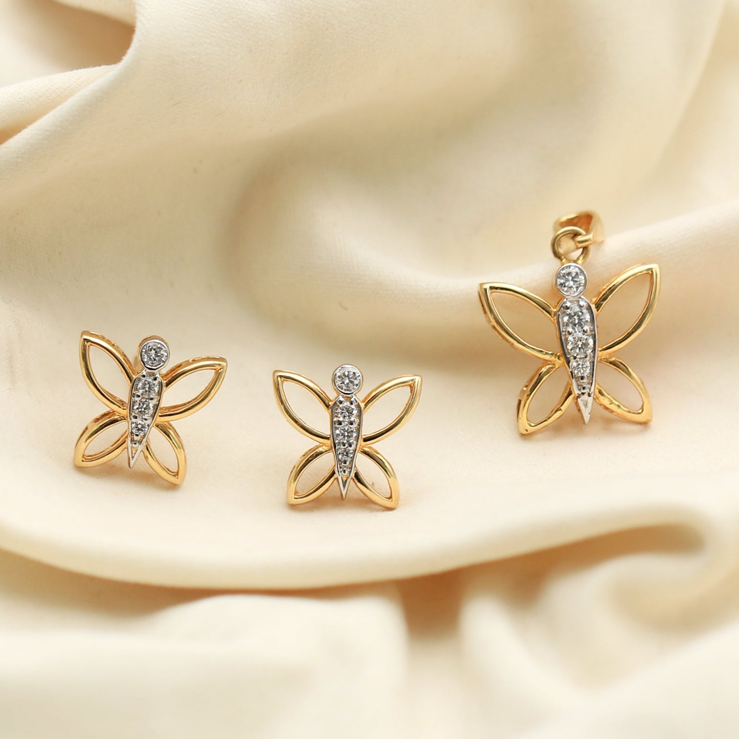 18KT Yellow Gold 0.26 Ct Butterfly Design  Natural Diamond Pendant And Earrings