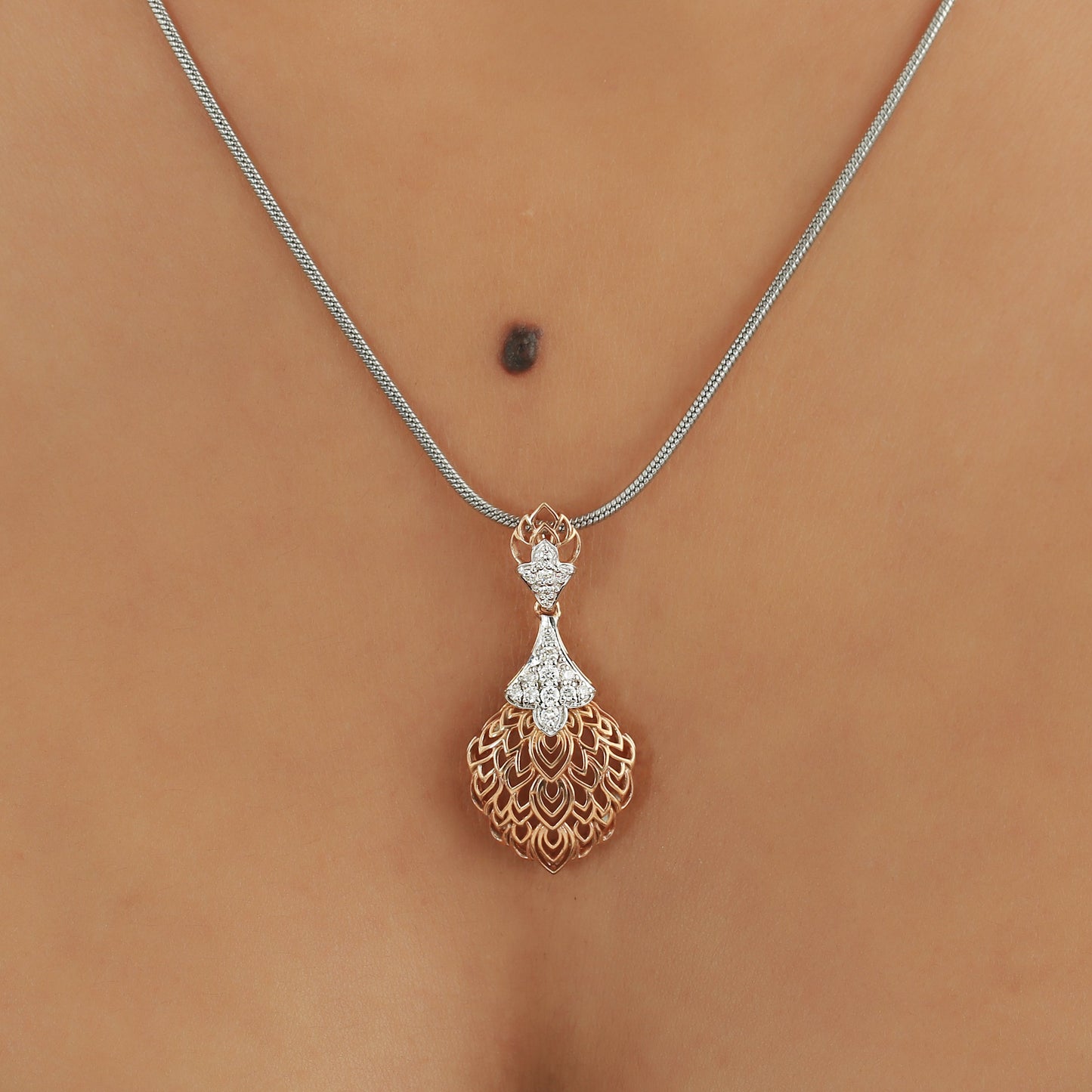 0.24 Ct Diamond Pendant Necklace IGI Certified 18K Gold H-I VS Luxury
