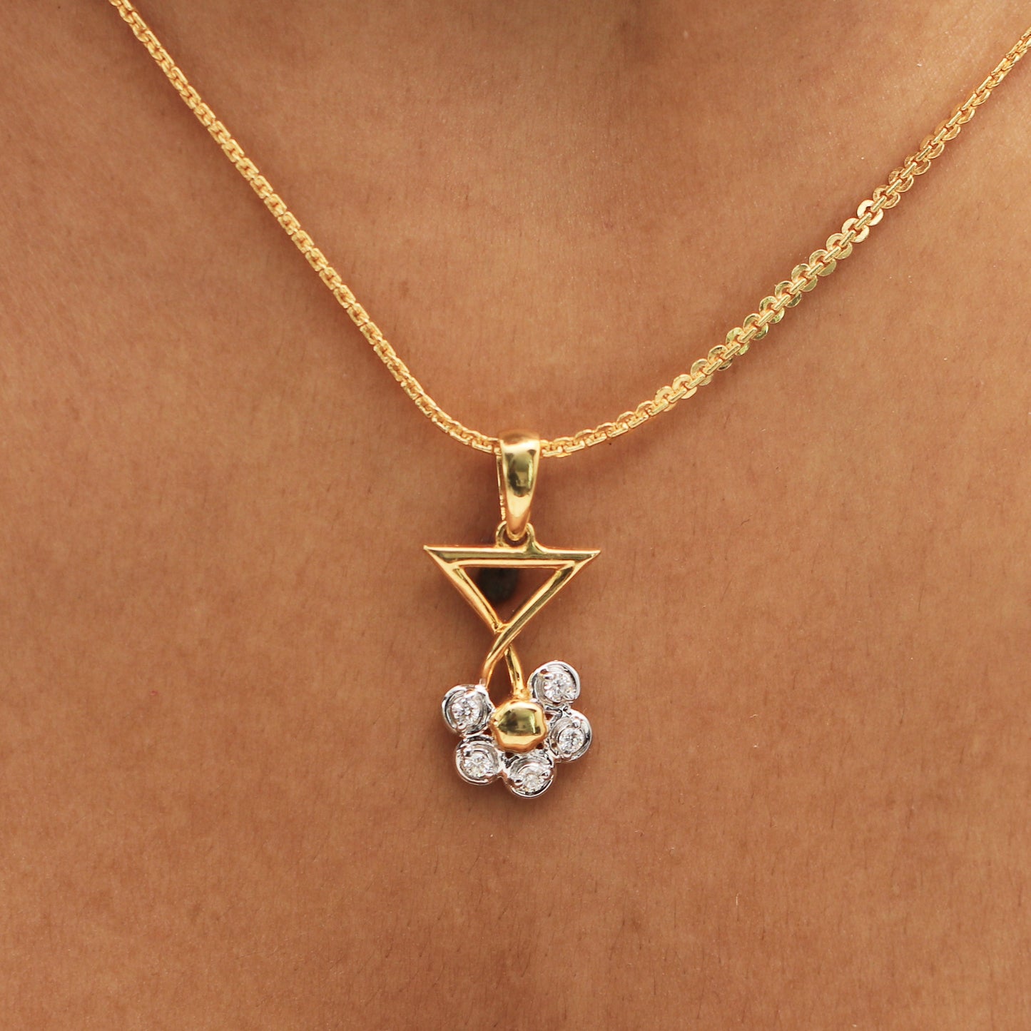 0.18 Ct IGI Certified Natural Diamond Pendant And Earrings Set 18KT Yellow Gold