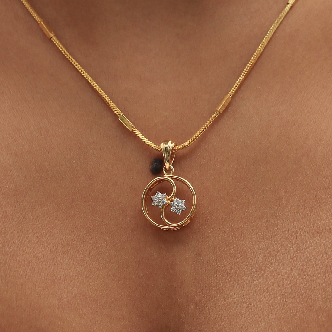 18KT 0.24 Ct. Natural Diamond Pendant And Earrings in Yellow Gold