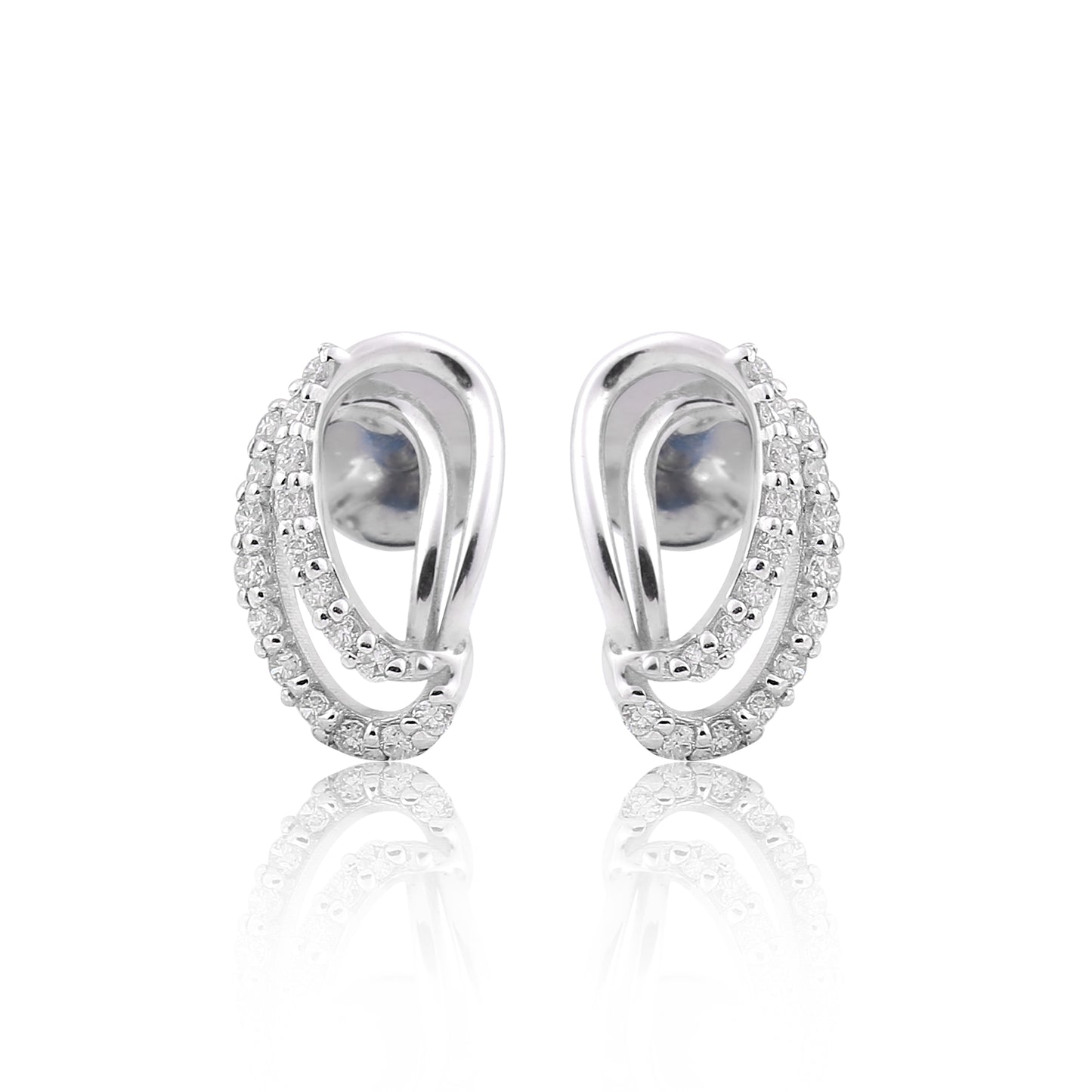 Graceful Teardrop Design Diamond Pendant