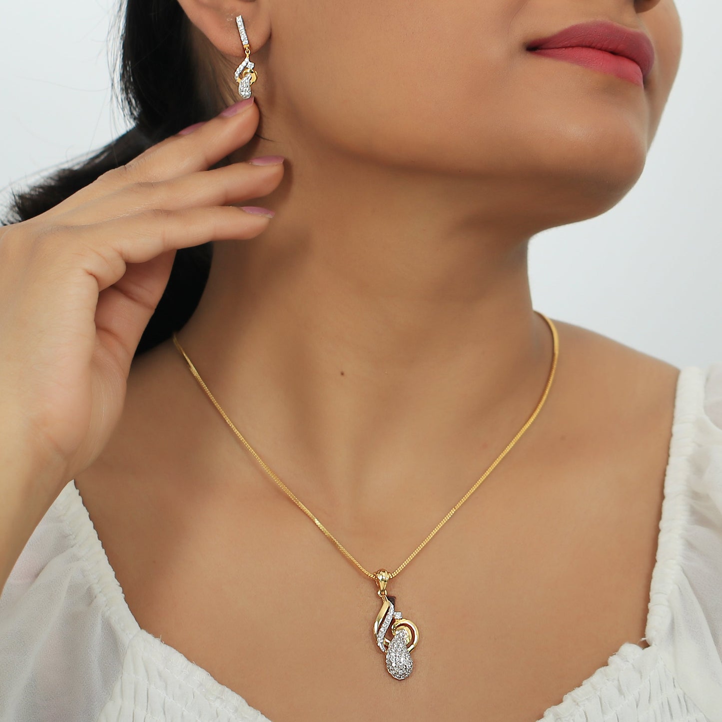 18KT 1.26 Ct Natural Diamond Pendant And Earrings Set, IGI Certified Jewellery