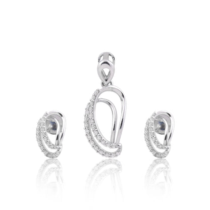 Graceful Teardrop Design Diamond Pendant