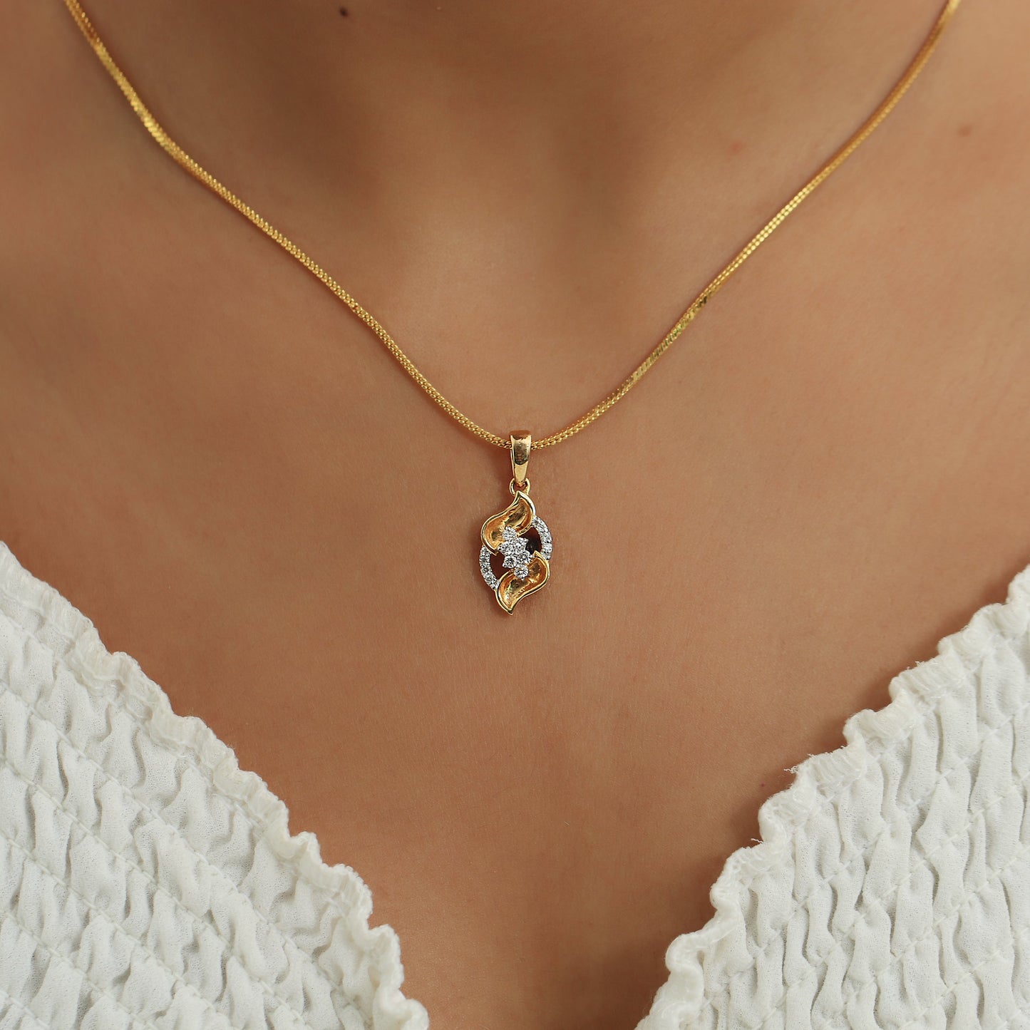0.38 Ct  Natural Diamond Pendant And Earrings Set 18KT Yellow Gold IGI Certified