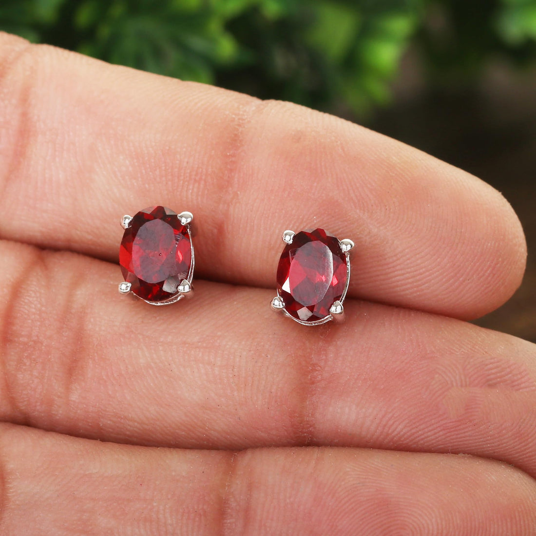 GEMHUB 925 Sterling Silver Gemstone Stud Earrings - Red Garnet 5.90 Ct