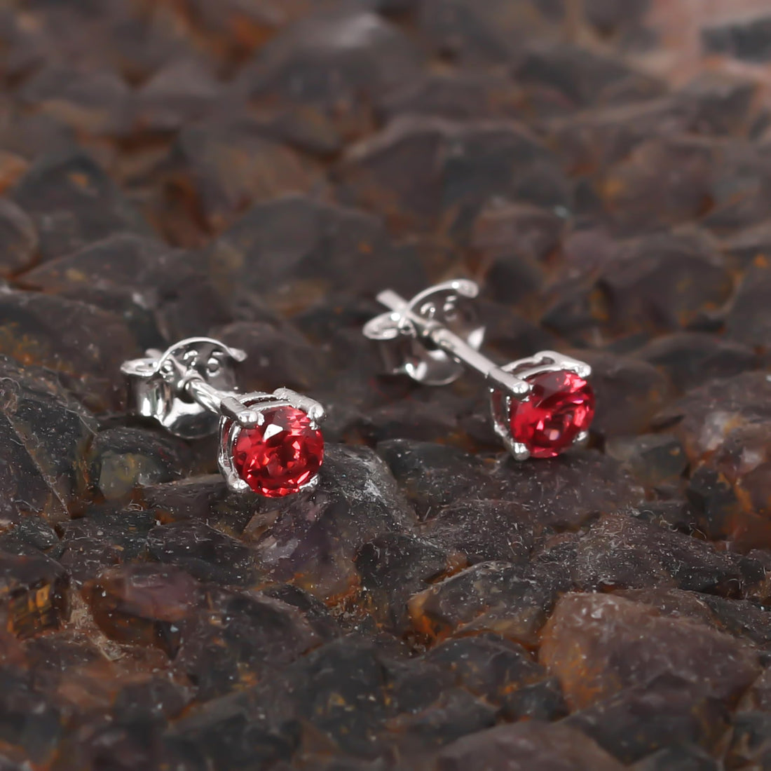 GEMHUB 925 Sterling Silver Gemstone Stud Earrings - Red Garnet 2.15 Ct