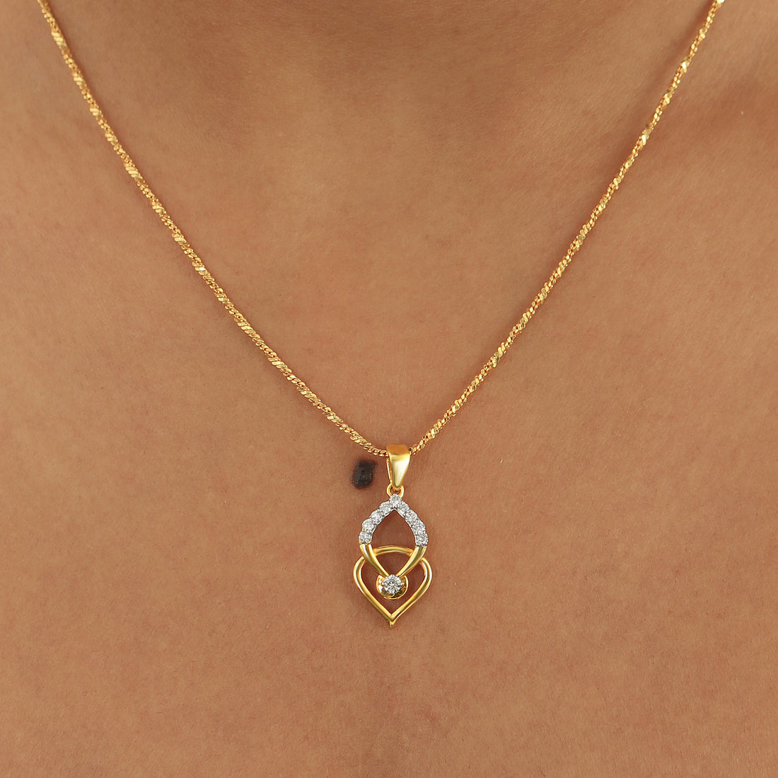 0.26 Ct IGI Certified Natural Diamond Necklace Pendant in 18K Gold for Women