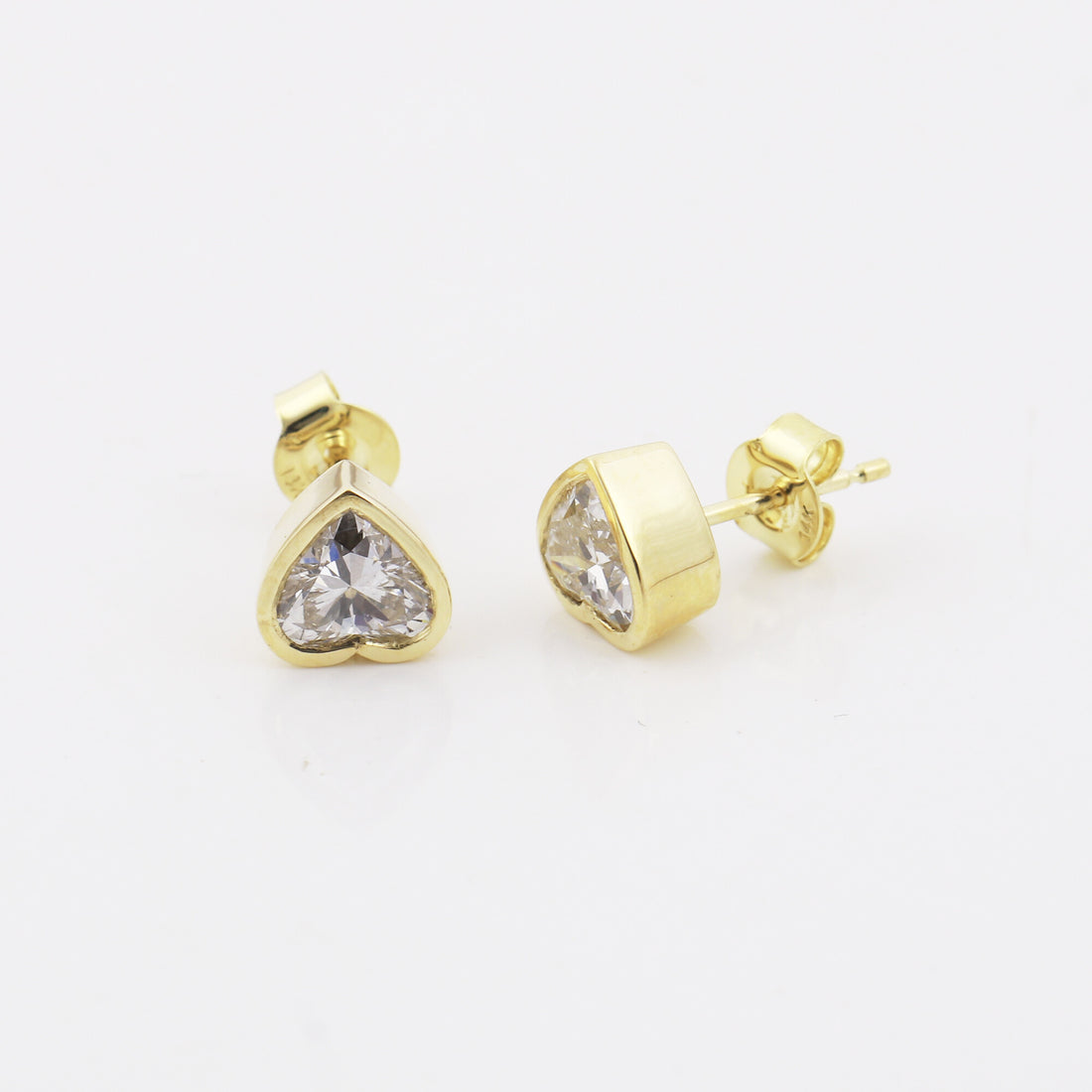 18K Lab-Grown Diamond Heart Stud Earrings