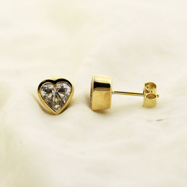 18K Lab-Grown Diamond Heart Stud Earrings