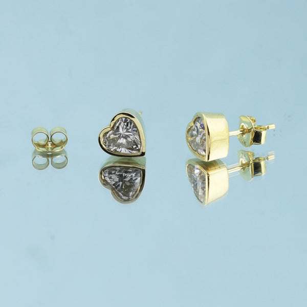 18K Lab-Grown Diamond Heart Stud Earrings
