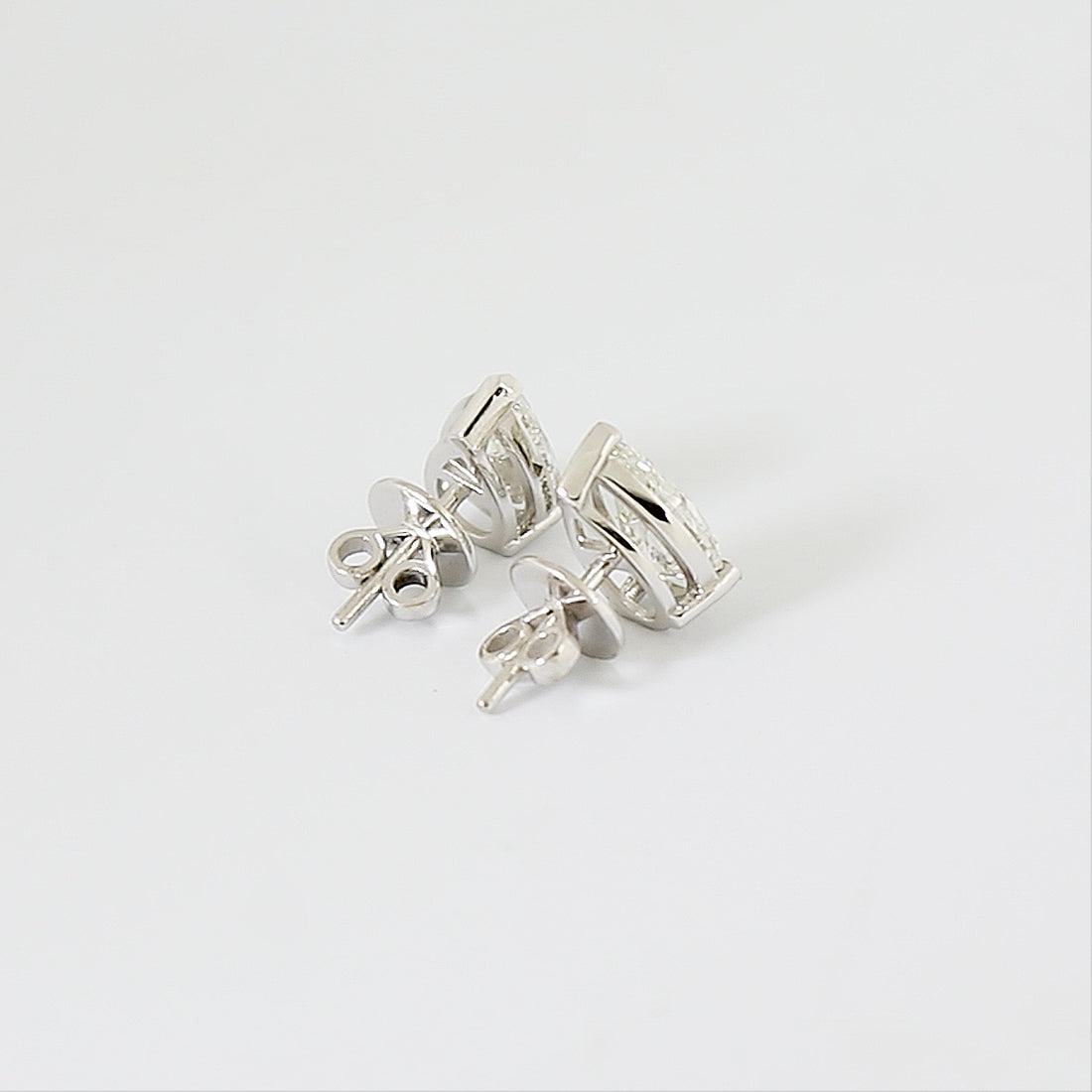 18K Lab Grown Diamond Round Stud Earrings – 5 Carat, BIS Hallmarked