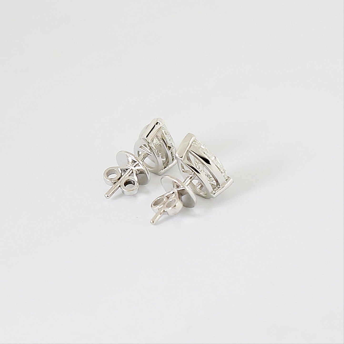 18K Lab Grown Diamond Round Stud Earrings – 5 Carat, BIS Hallmarked