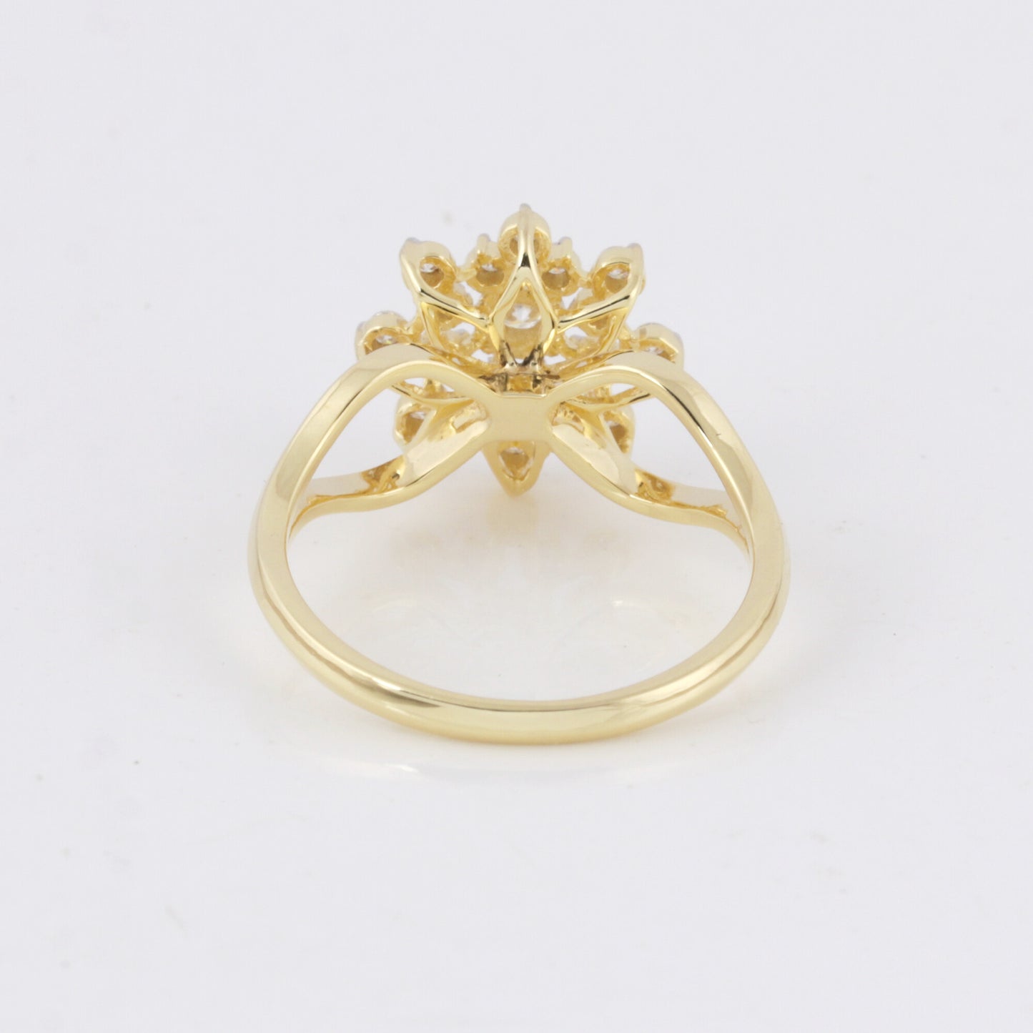 18K Lab Grown Diamond Oval Petite Halo Ring | IGI Certified