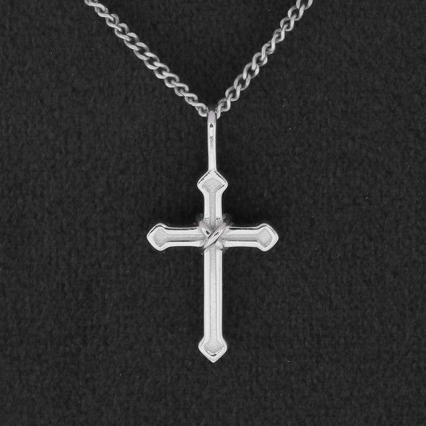 18K Gold Mixed-Cut Diamond Detail Pendant Necklace