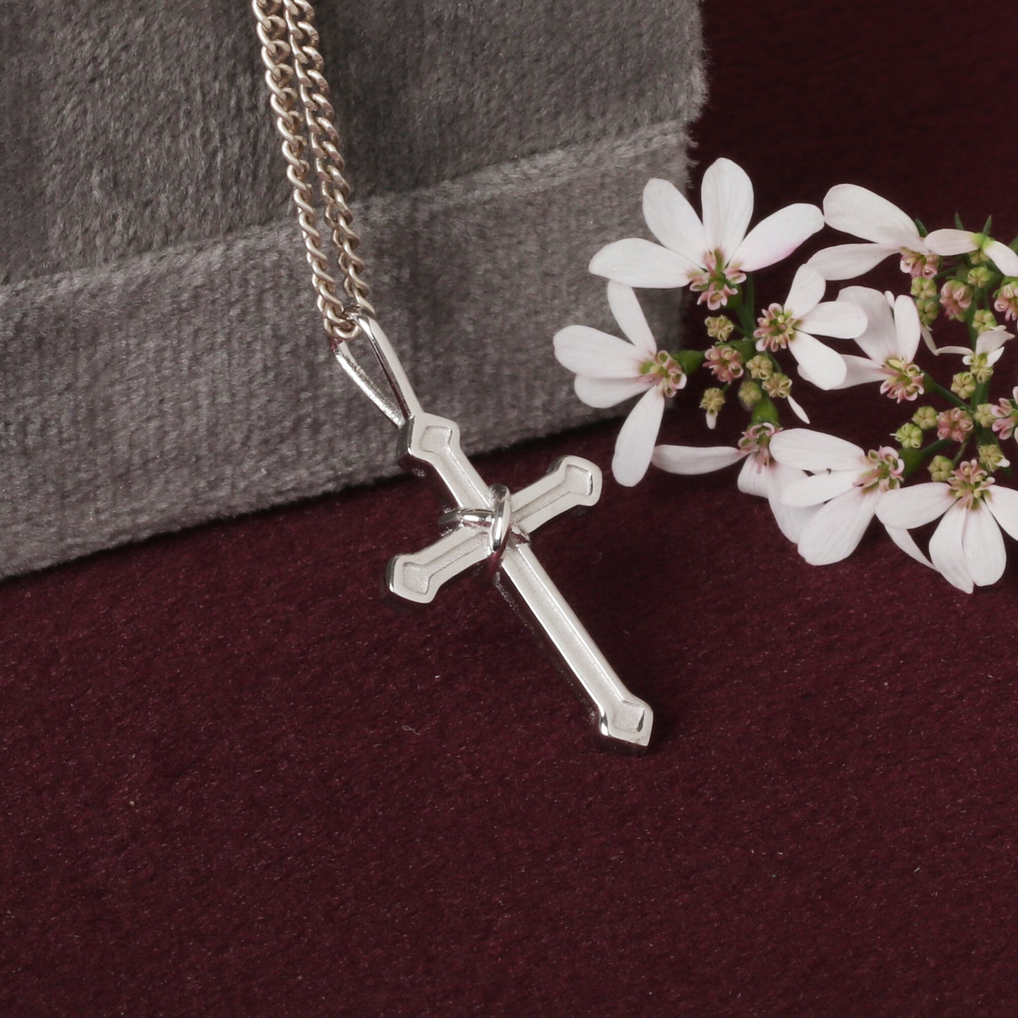 18K Gold Mixed-Cut Diamond Detail Pendant Necklace