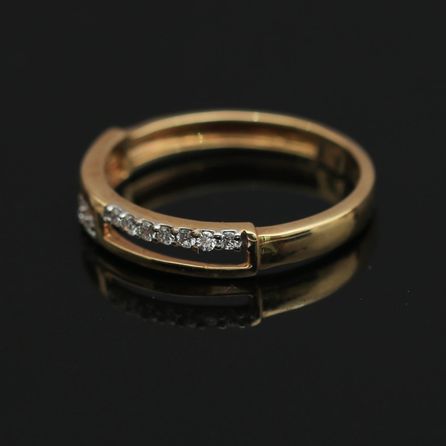 Elegant Yellow Gold Split Band Diamond Ring